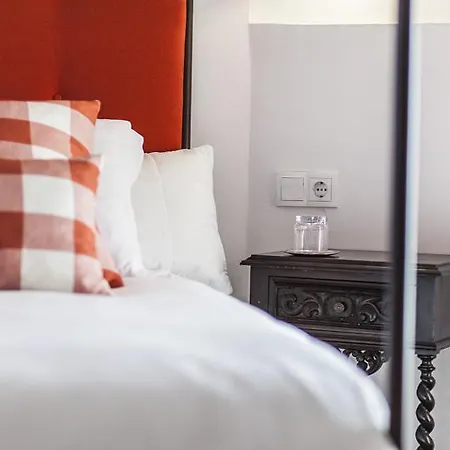 Guest house Castillo De Caceres